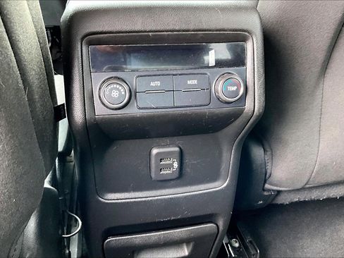 Used 2019 GMC Acadia SLE FWD image 38