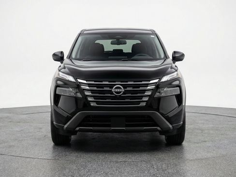 Used 2025 Nissan Rogue SV AWD/4WD image 2