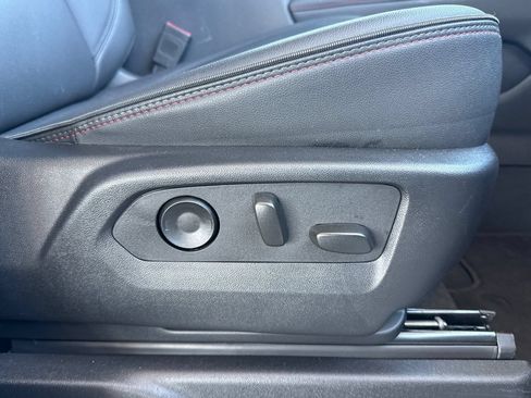 Used 2025 Chevrolet Suburban RST RWD image 30