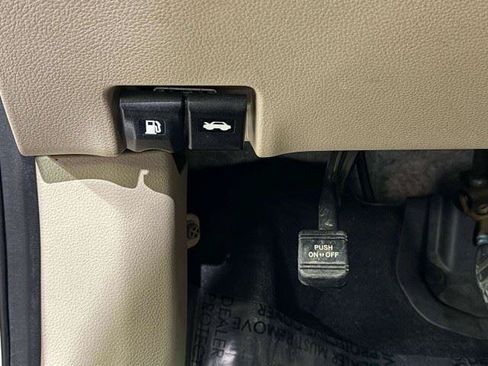 Used 2016 Nissan Rogue SV FWD image 42