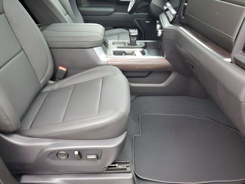 New 2026 GMC Sierra 1500 SLT image 16