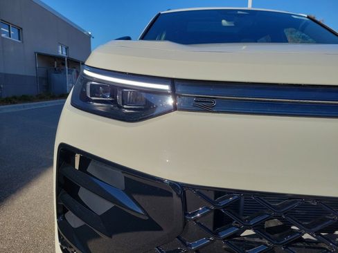 New 2026 Volkswagen Tiguan SE R-Line AWD/4WD image 24