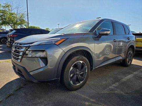 Used 2024 Nissan Rogue SV AWD/4WD image 3