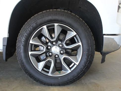 Used 2022 Chevrolet Silverado 1500 LT w/ Z71 Off-Road Package AWD/4WD image 28