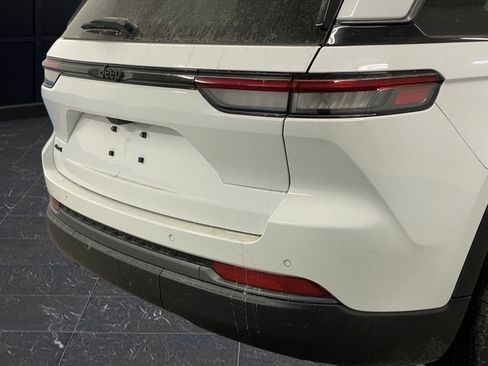 New 2026 Jeep Grand Cherokee Altitude AWD/4WD image 35
