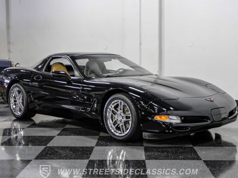 Used 2004 Chevrolet Corvette Coupe w/ Preferred Equipment Group image 14