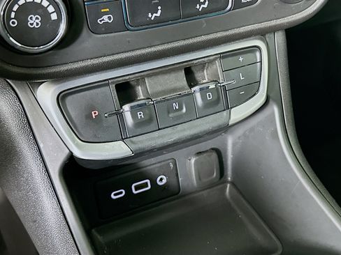 Used 2024 GMC Terrain SLE FWD image 24