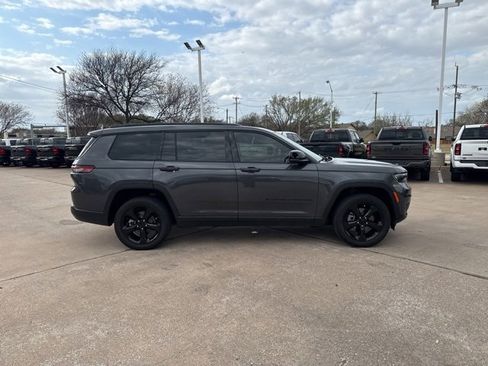 Used 2024 Jeep Grand Cherokee L Altitude image 4