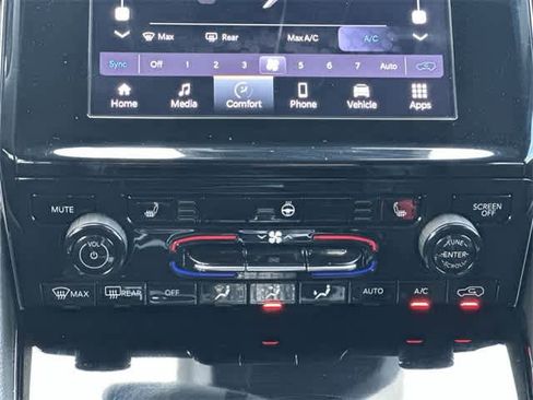 Used 2023 Jeep Grand Cherokee L Laredo image 16