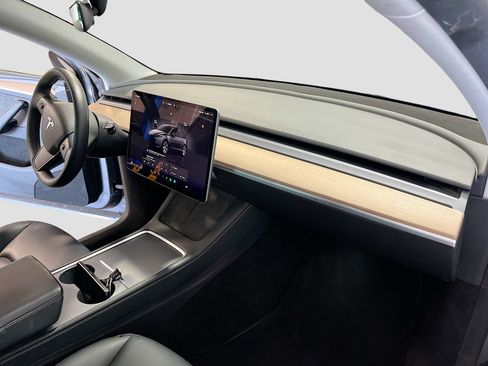 Used 2023 Tesla Model Y Long Range AWD/4WD image 27