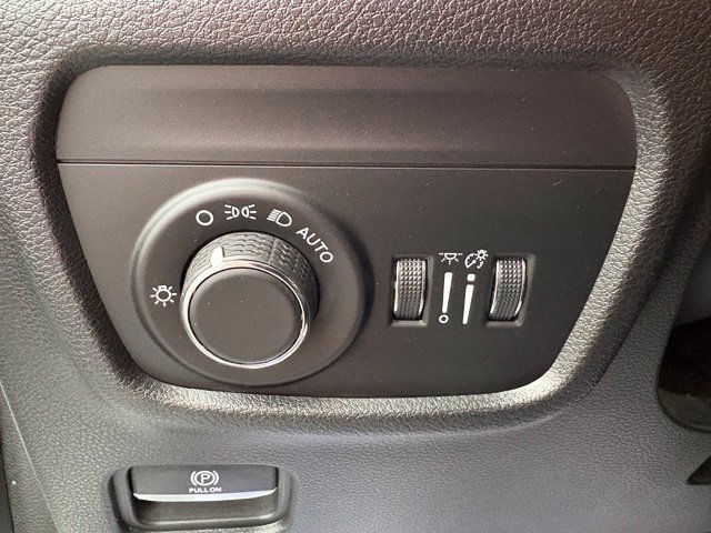 Used 2023 Jeep Grand Cherokee L Laredo AWD/4WD image 22