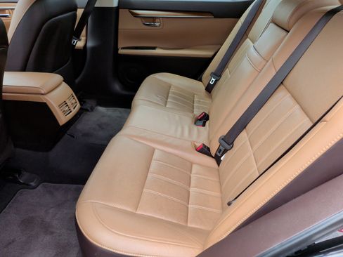 Used 2016 Lexus ES 350 w/ Luxury Package w/Wood Trim FWD image 37