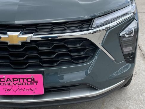 Used 2025 Chevrolet Trax LT image 7