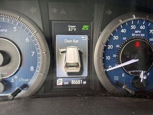 Used 2019 Toyota Sienna XLE image 4