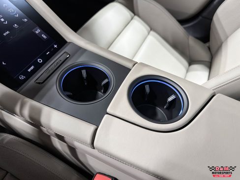 Used 2021 Porsche Taycan image 21