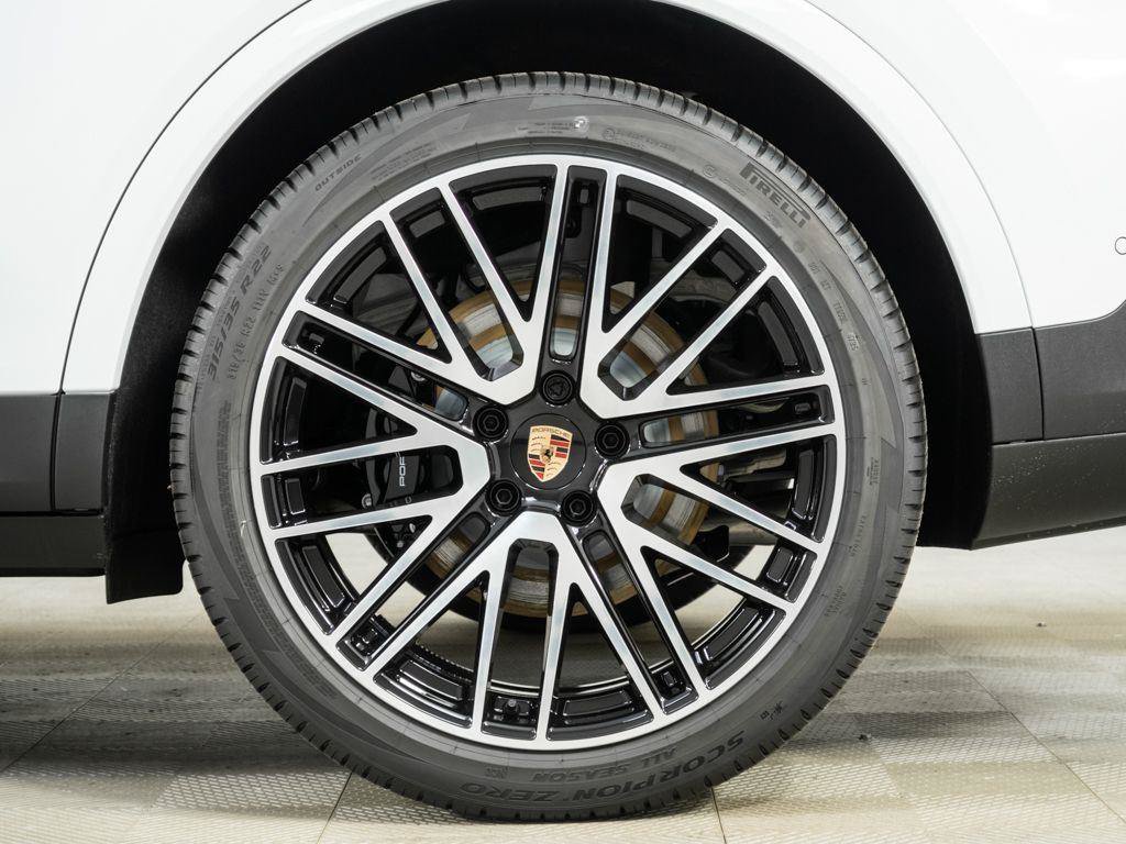 Used 2026 Porsche Cayenne AWD/4WD image 39