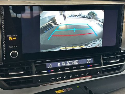 Used 2026 Toyota Sienna XLE FWD image 22