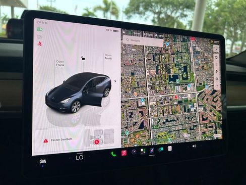 Used 2024 Tesla Model Y 2WD image 10