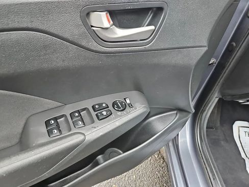 Used 2018 Hyundai Accent SE FWD image 17