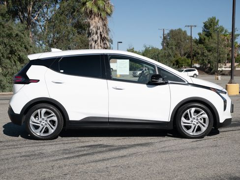 Used 2022 Chevrolet Bolt LT image 3