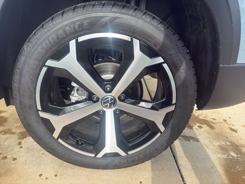 New 2026 Volkswagen Taos SEL image 17