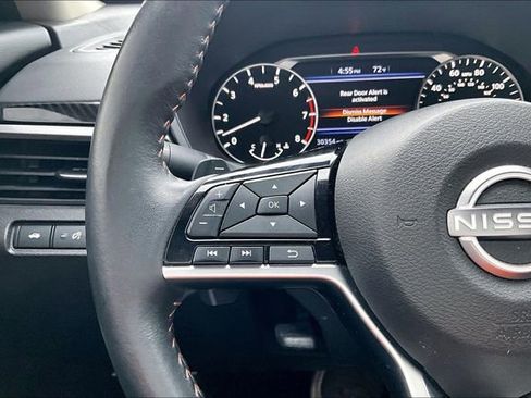 Used 2023 Nissan Altima 2.5 SR w/ SR Premium Package image 10