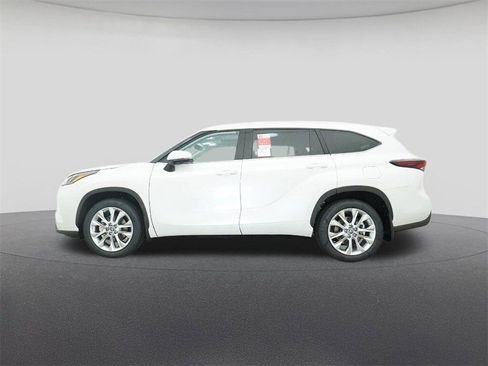 New 2026 Toyota Highlander Limited image 19