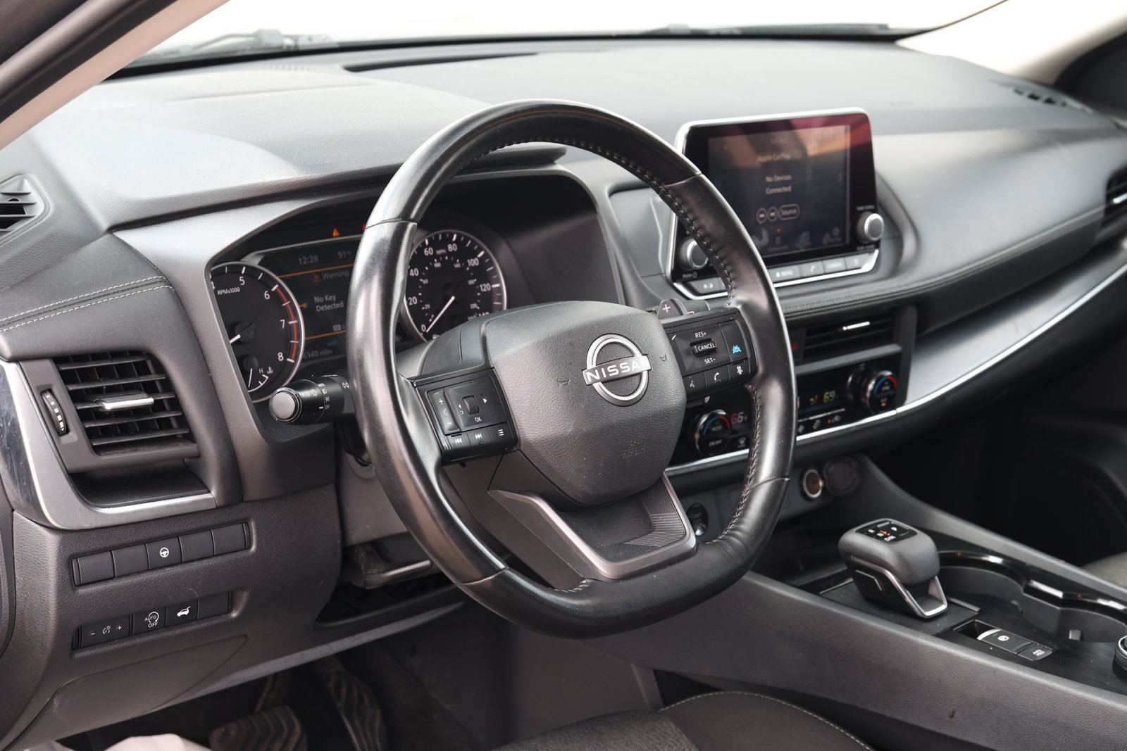 Used 2025 Nissan Rogue SV AWD/4WD image 13