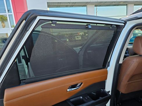 Used 2024 Nissan Pathfinder Platinum FWD image 14
