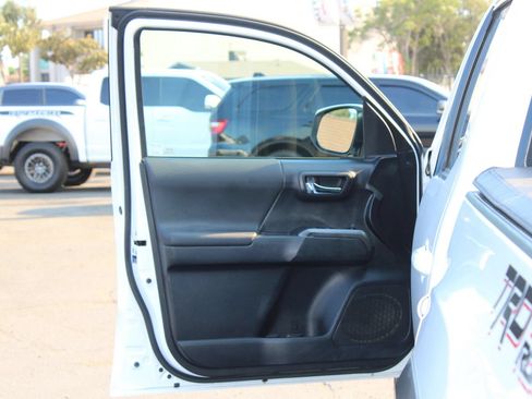 Used 2019 Toyota Tacoma TRD Off-Road RWD image 7