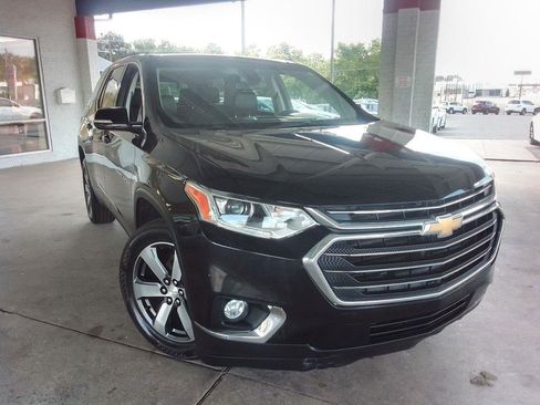 Used 2019 Chevrolet Traverse LT w/ LT Premium Package AWD/4WD image 2