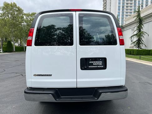 Used 2024 Chevrolet Express 2500 w/ Driver Convenience Package RWD image 8