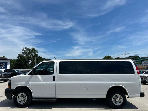 Used 2023 Chevrolet Express 3500 LS RWD image 4