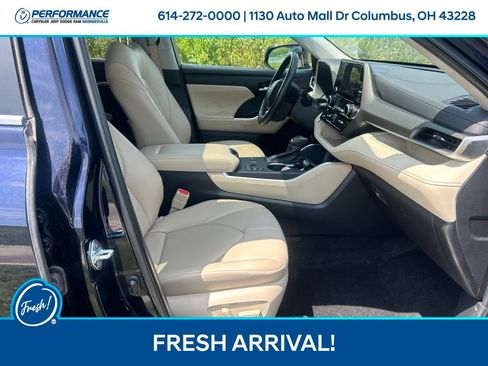 Used 2023 Toyota Highlander XLE AWD/4WD image 15
