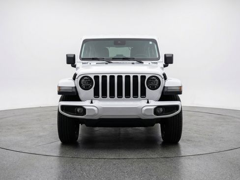 Used 2025 Jeep Wrangler Sahara image 2