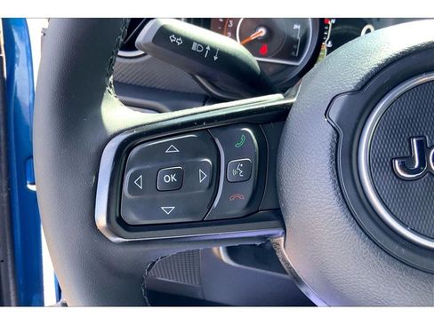 Used 2025 Jeep Wrangler Unlimited Rubicon w/ Convenience Group AWD/4WD image 19
