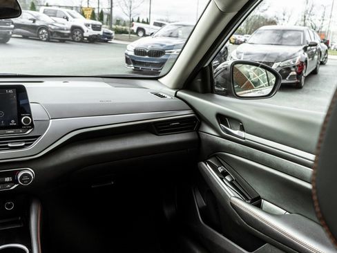 Used 2024 Nissan Altima 2.5 SR image 13