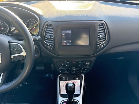 Used 2019 Jeep Compass Latitude image 17