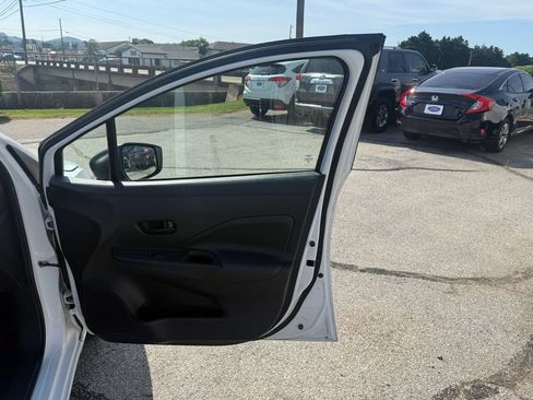 Used 2023 Nissan Versa S FWD image 17