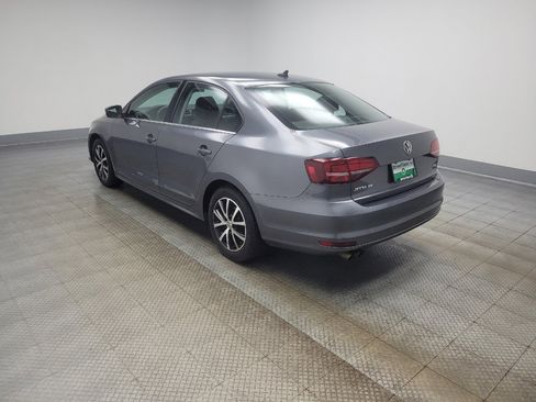 Used 2017 Volkswagen Jetta SE FWD image 3