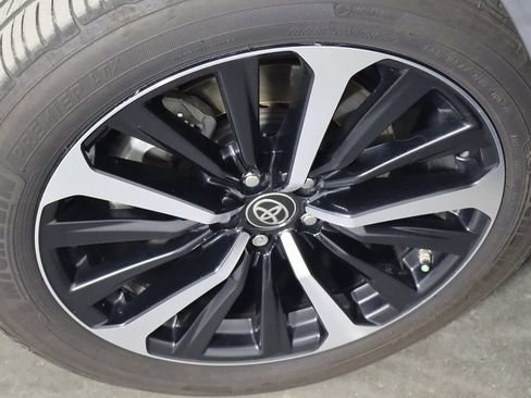 Used 2021 Toyota Highlander XSE AWD/4WD image 39