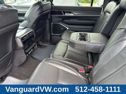 Used 2024 Jeep Wagoneer Series II w/ Flexible Seating Group RWD image 32
