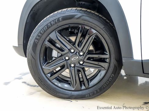Used 2025 Chevrolet Trax ACTIV w/ Sunroof Package FWD image 12