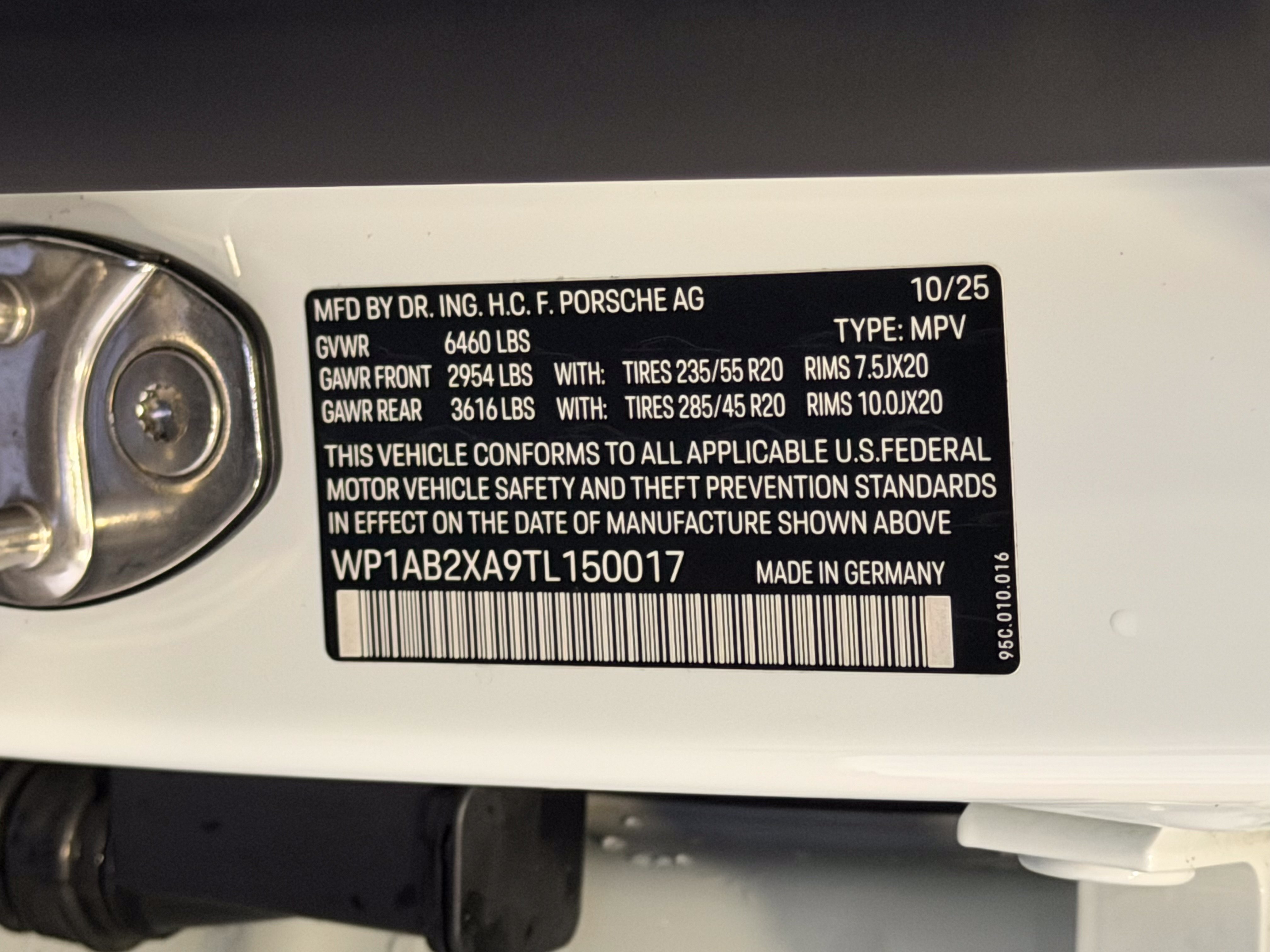 Certified 2026 Porsche Macan 4S Electric AWD/4WD image 25