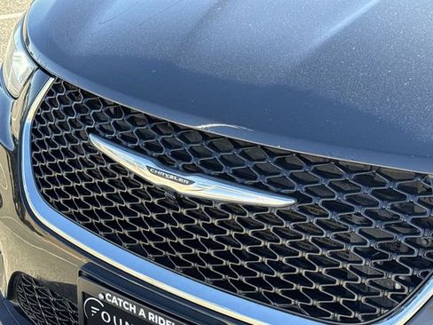 Used 2022 Chrysler Pacifica Touring-L image 27