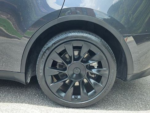 Used 2024 Tesla Model Y Long Range RWD image 19