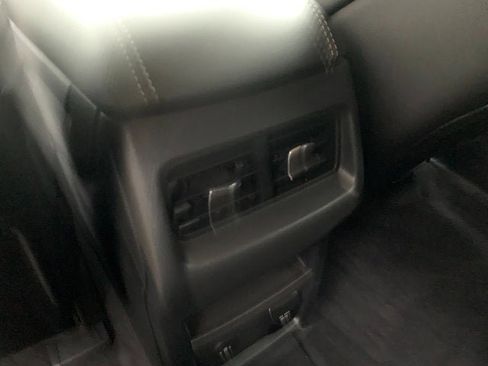 Used 2022 Ford Edge Titanium AWD/4WD image 21