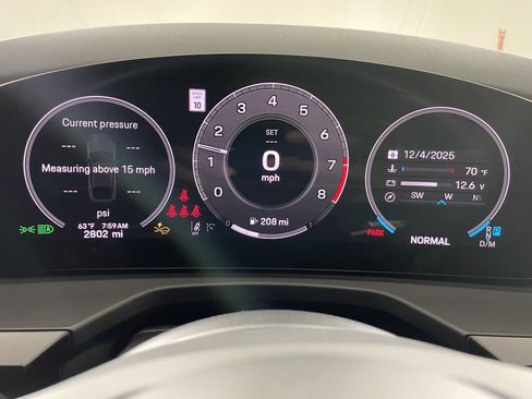 Used 2025 Porsche Panamera image 18