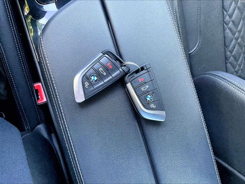 Used 2023 BMW 530e w/ Convenience Package image 13