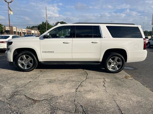 Used 2019 Chevrolet Suburban LT RWD image 1